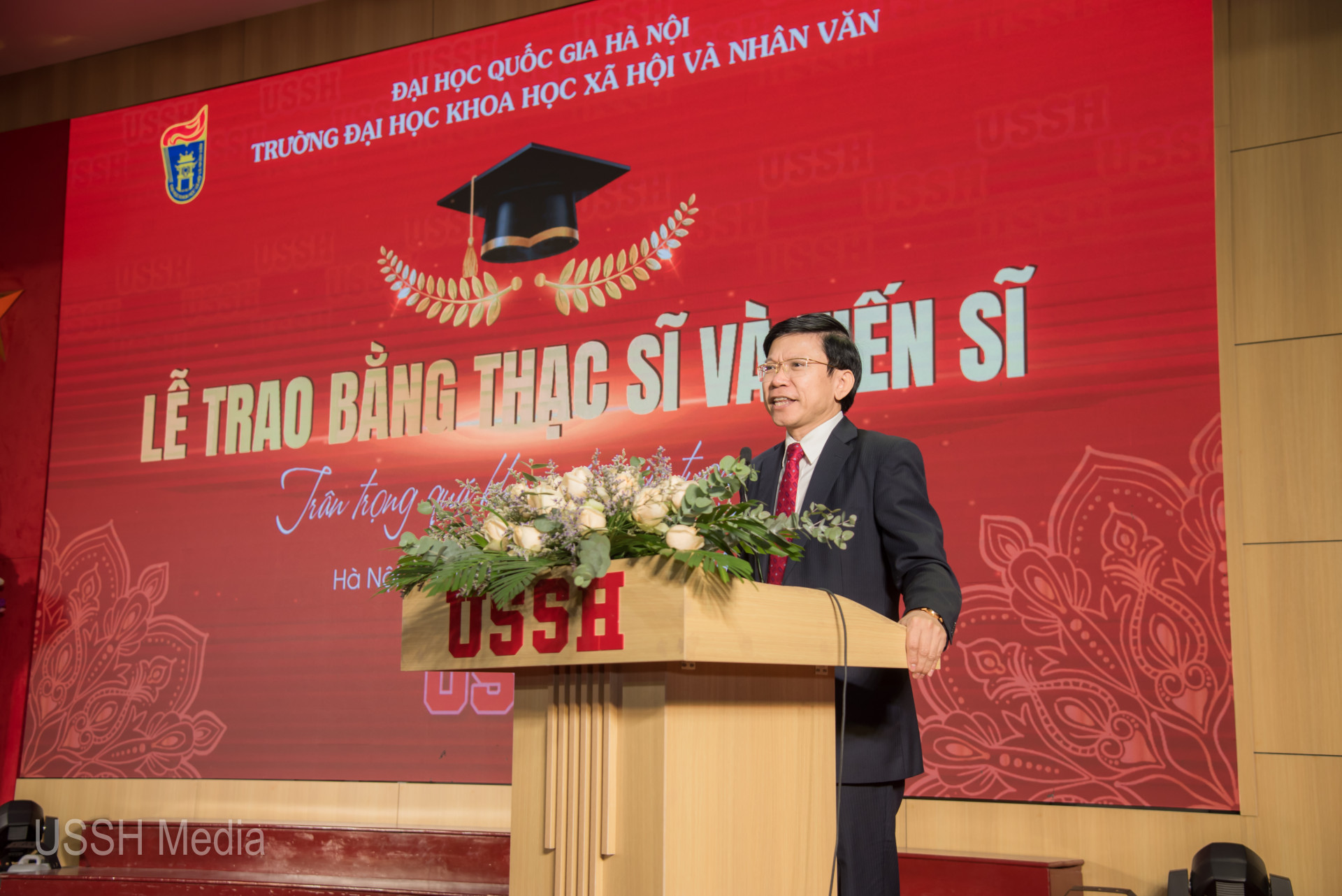GS.TS Hoàng Anh Tuấn - Bí thư Đảng ủy, Hiệu trưởng Trường Đại học Khoa học Xã hội và Nhân văn, Đại học Quốc gia Hà Nội nhắn gửi và chúc mừng các tân Thạc sĩ, tân Tiến sĩ